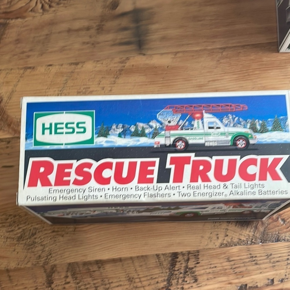 Hess 1994 Green and White Rescue Truck collectible